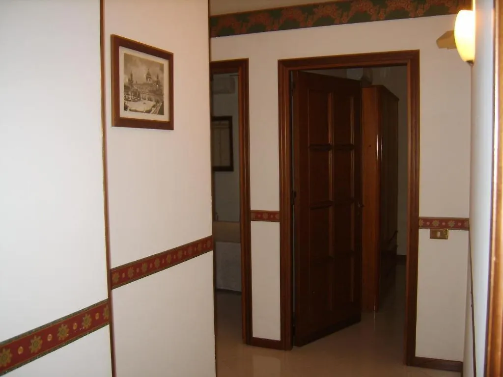 B&B Dietro Il Politeama Palermo 2*,