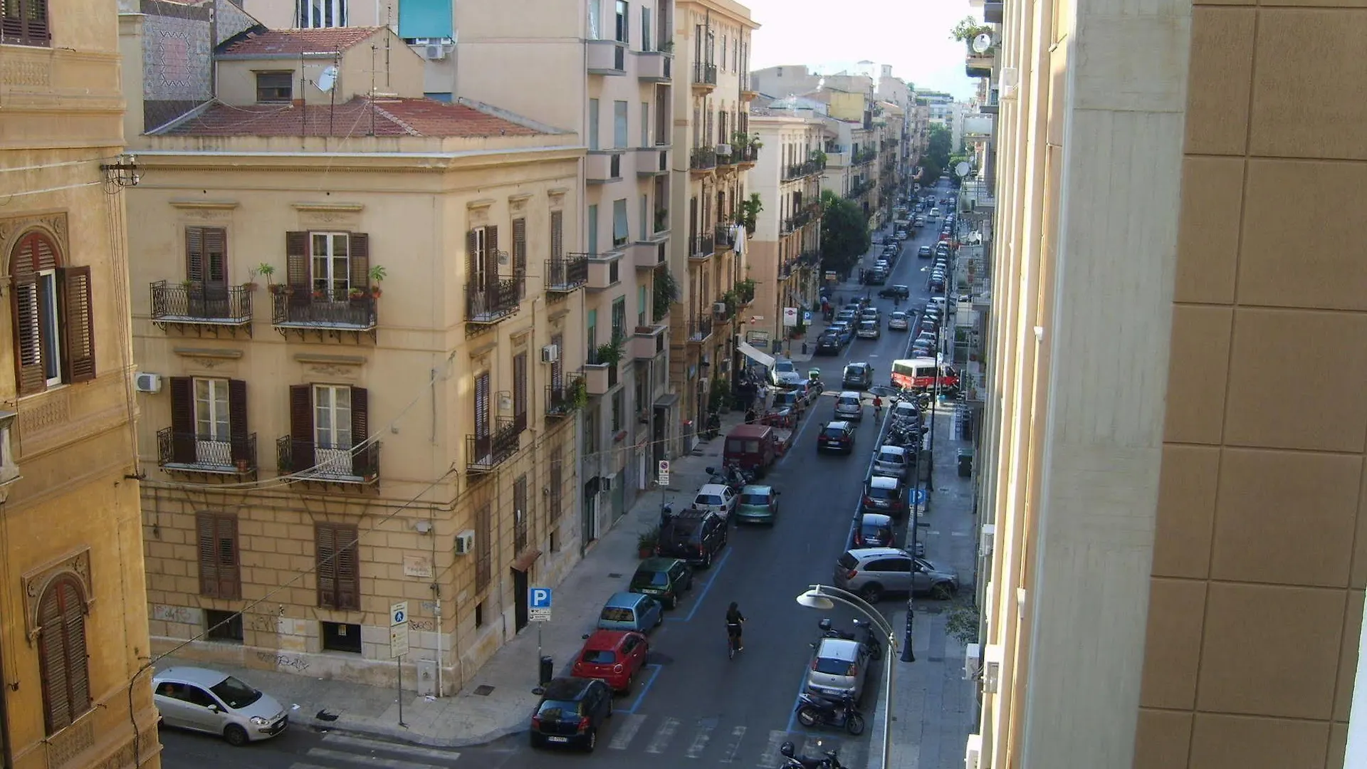 B&B Dietro Il Politeama Palermo Bed & Breakfast